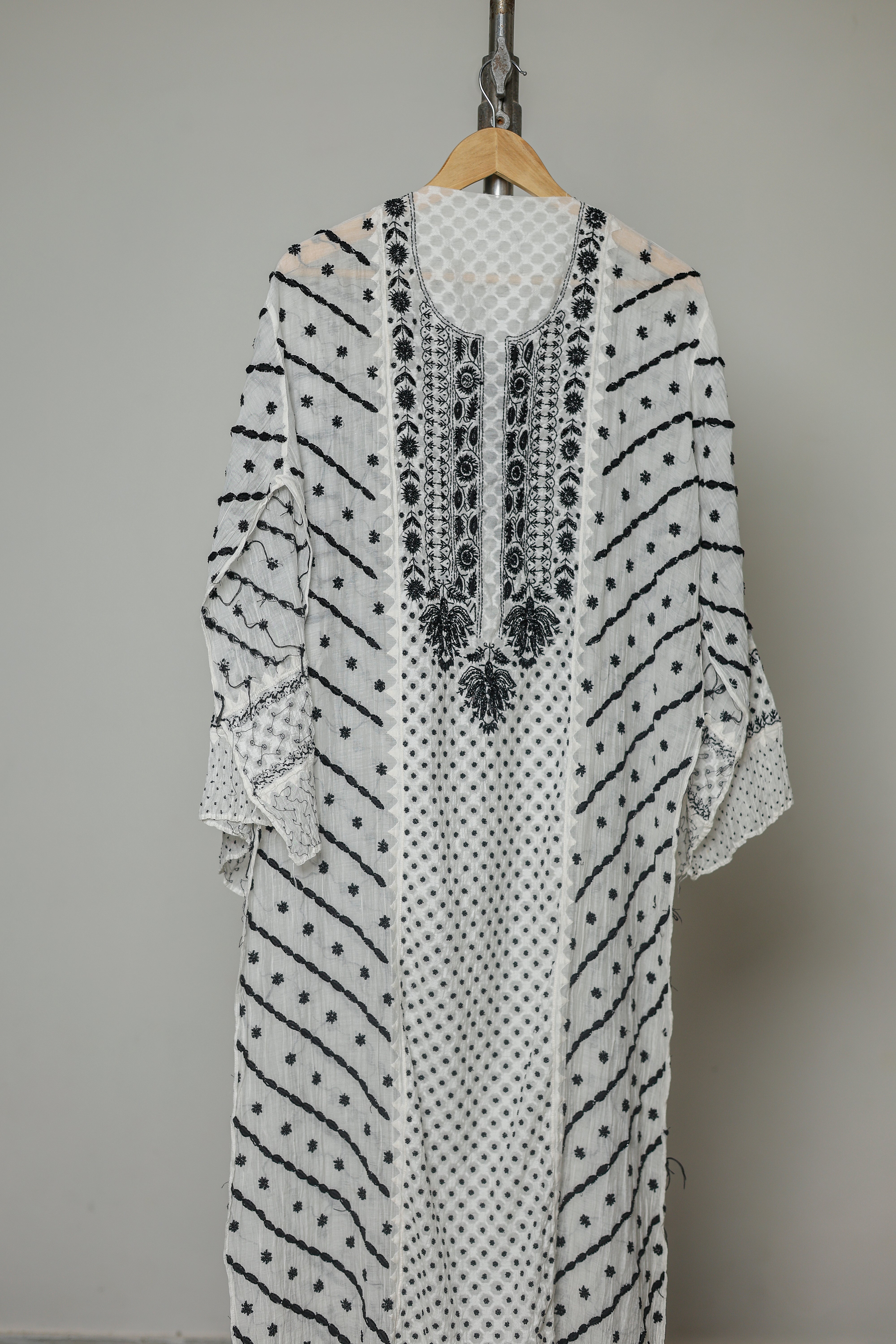 Mul Chanderi Kurta Dupatta Set with Black Moti Neck