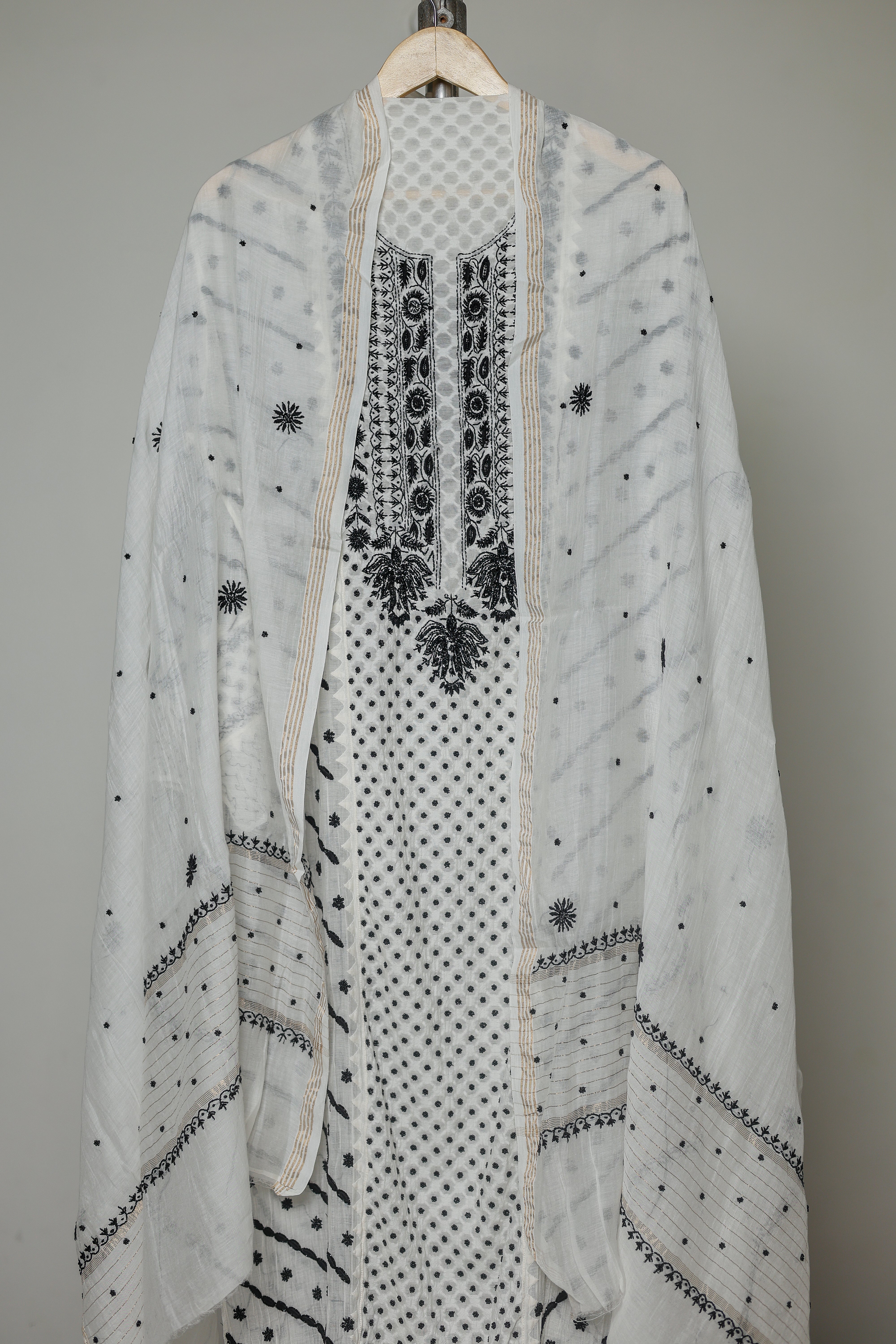 Mul Chanderi Kurta Dupatta Set with Black Moti Neck